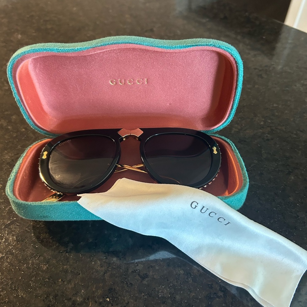 Gucci GG0307S 56mm Foldable Aviator Sunglasses in Black w.Crystals.